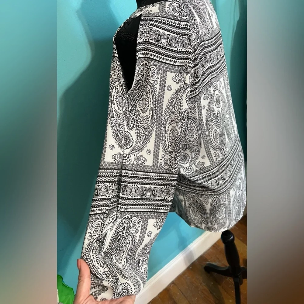 #166 Daniel Rainn Boho Paisley Blouse Medium Black White Tassel Sleeve - Picture 4 of 7